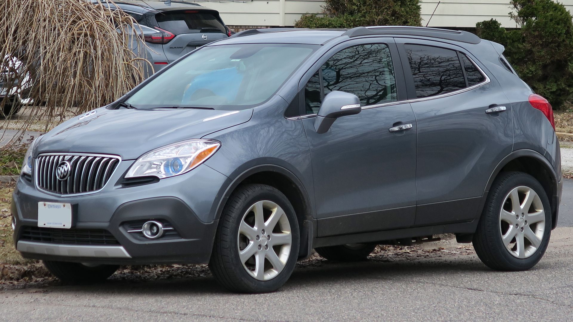 File:2015 Buick Encore Premium Group AWD in Satin Steel Grey Metallic, front left, 2025-04-25.jpg