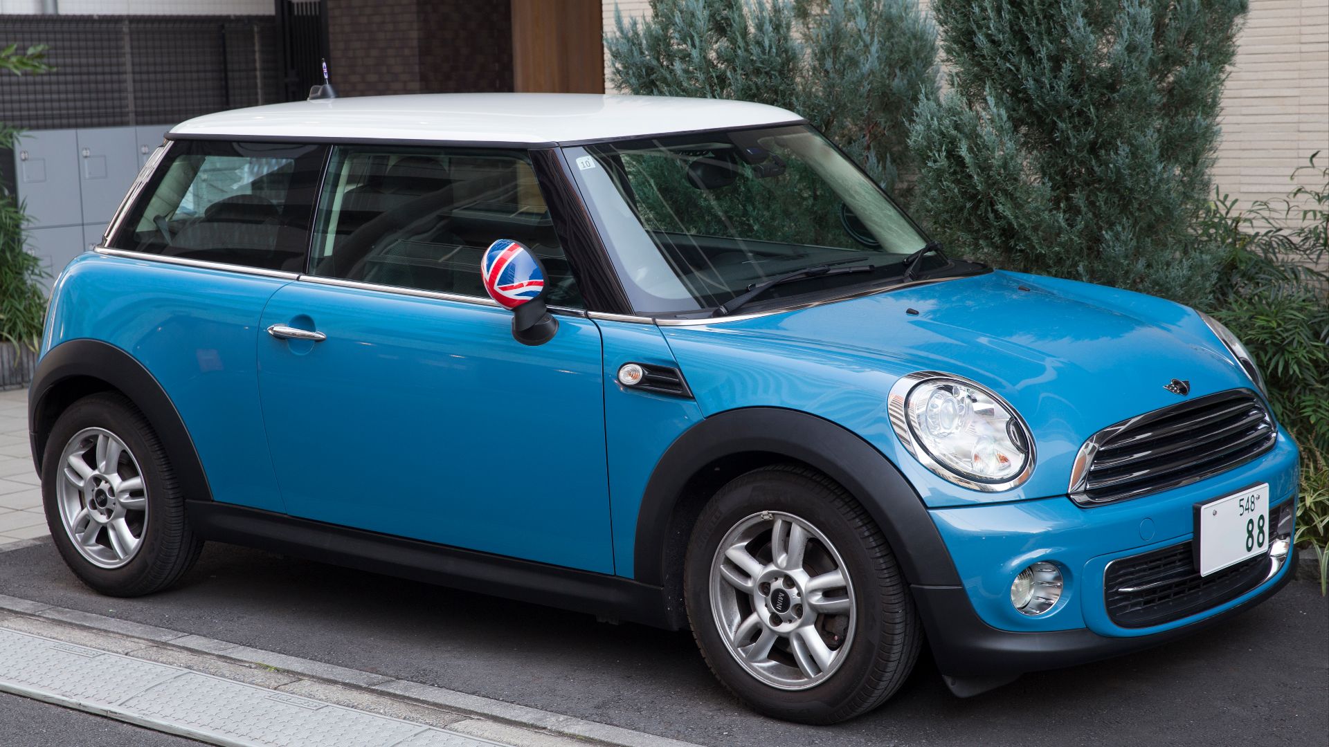 File:2013 Mini Cooper in Kite Blue Metallic, front right.jpg