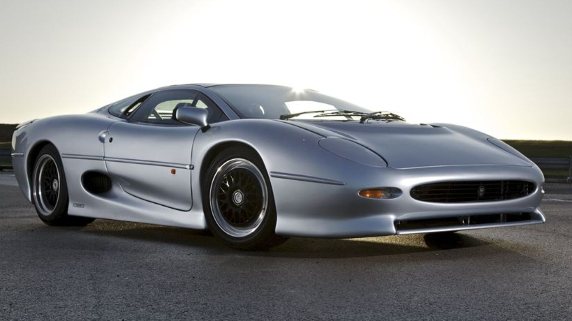 File:Jaguar XJ220 Front JagMENA.jpg