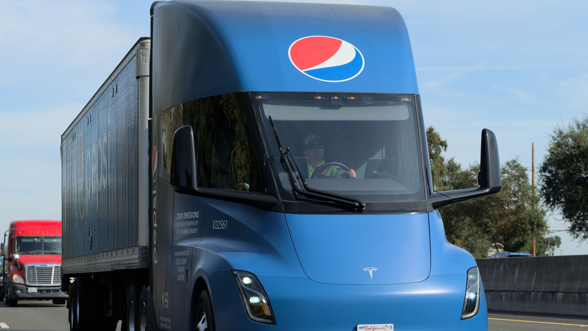 File:Tesla Semi Pepsi 2023-10-31-13-39-37 DSCF2583 dllu.jpg