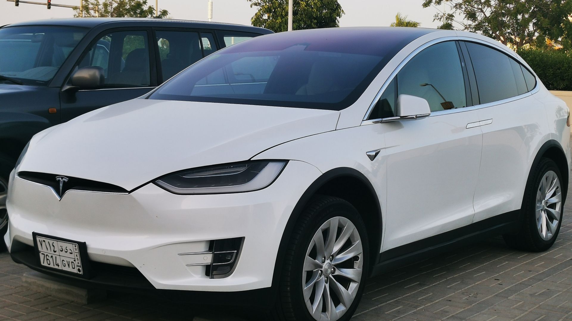 File:Tesla Model X KSA.jpg