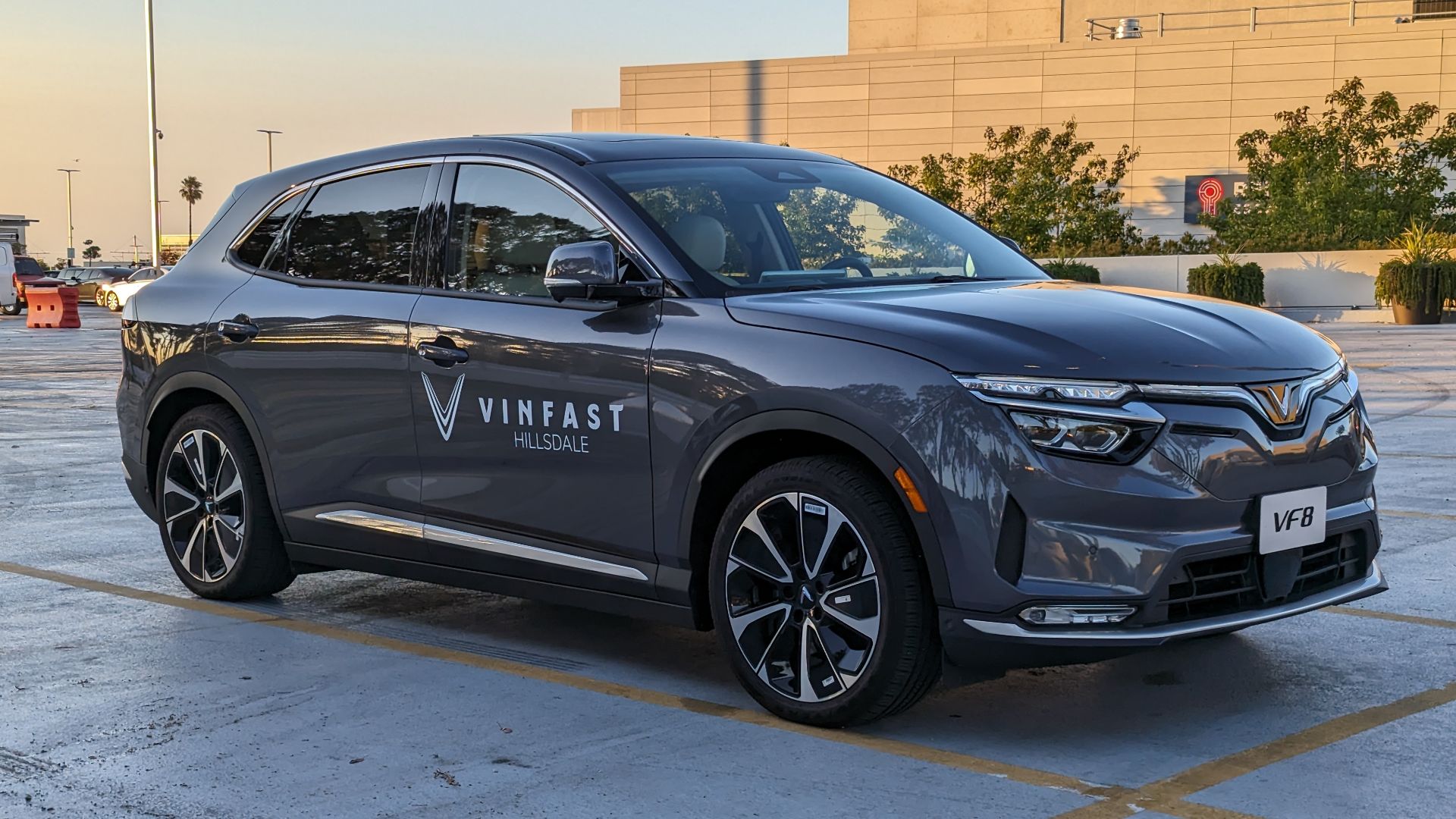 File:Vinfast VF8 at Hillsdale 4.jpg