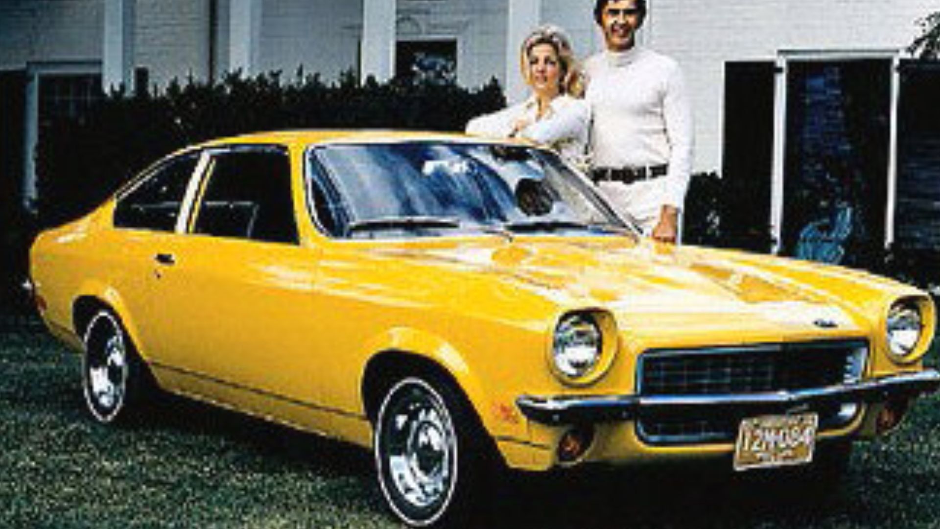 File:Delorean and 1971 Vega 2300.jpg