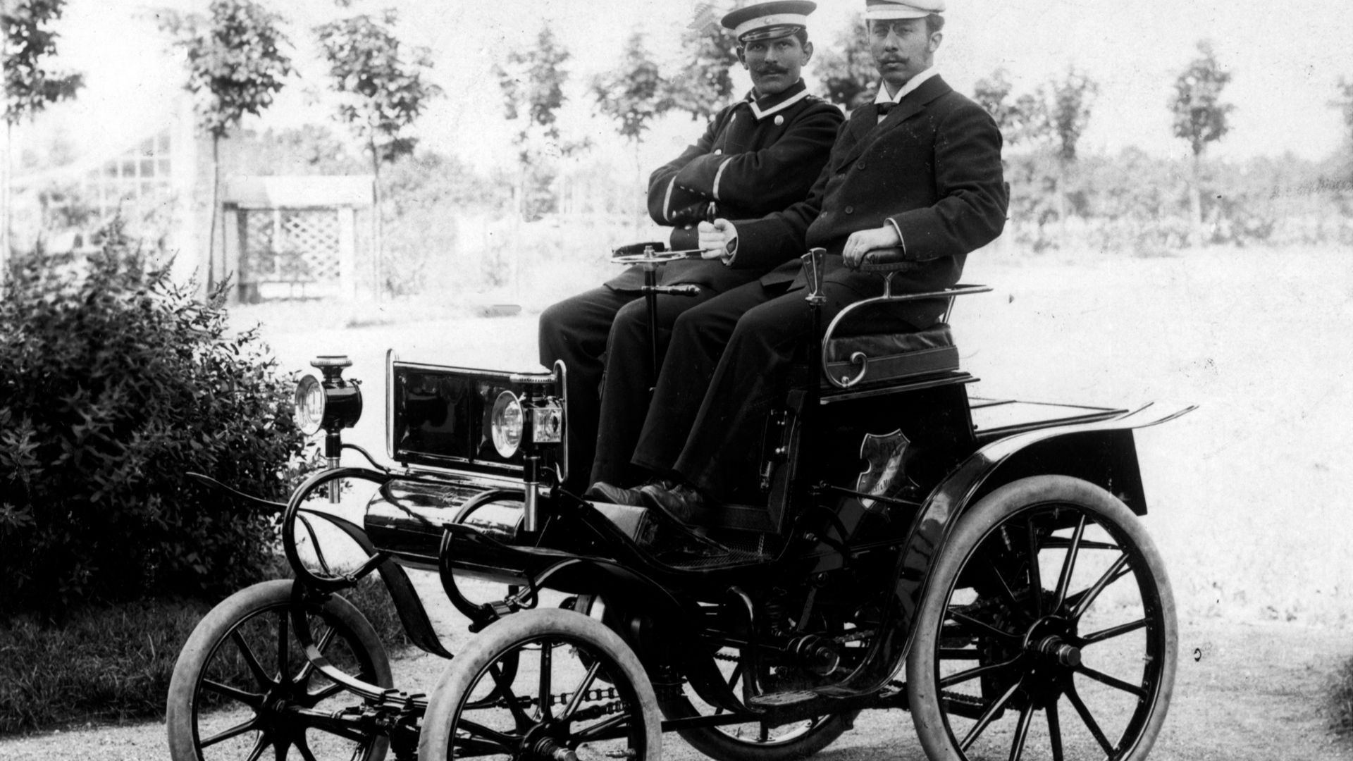 File:Opel Patentmotorwagen in 1899.jpg