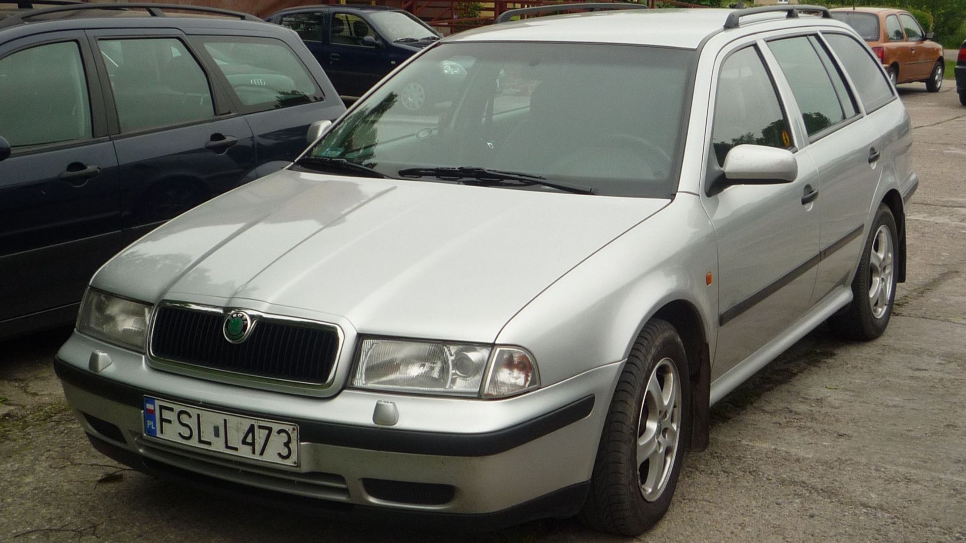 File:Skoda octavia-sł.jpg