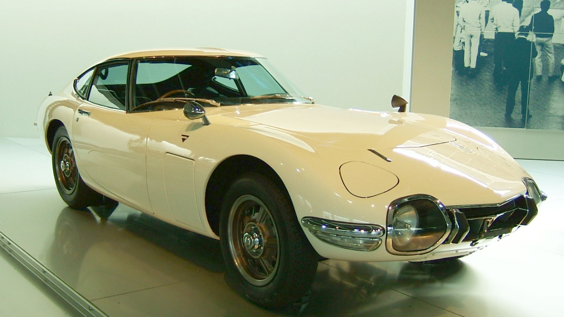 File:TOYOTA 2000GT.jpg