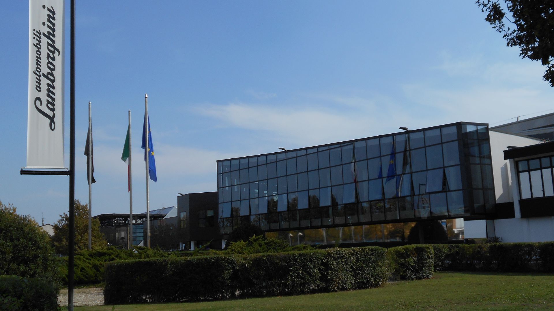 File:Lamborghini, Sant'Agata Bolognese, Bologna.jpg