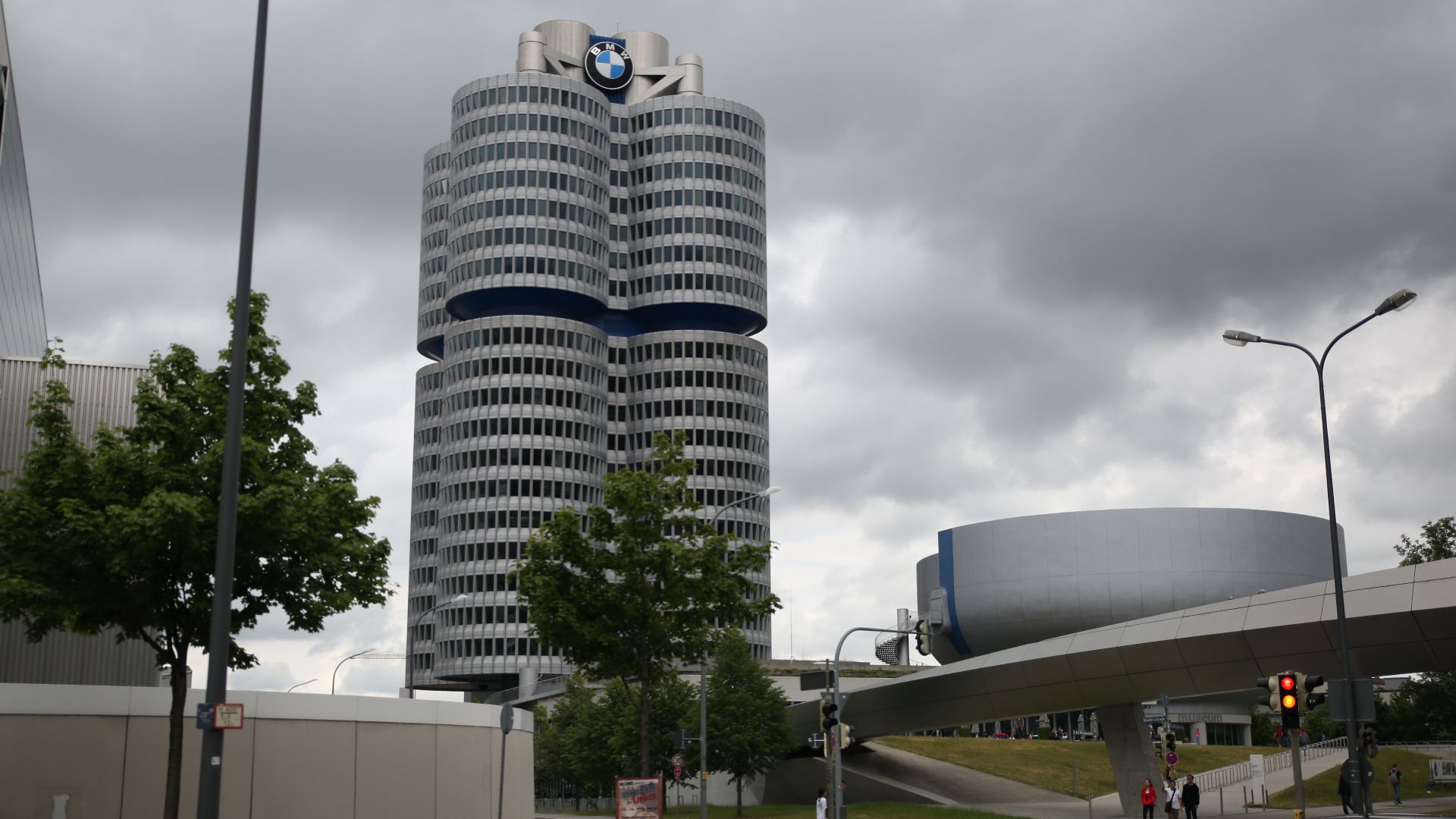 File:BMW headquarters in Munich .jpg