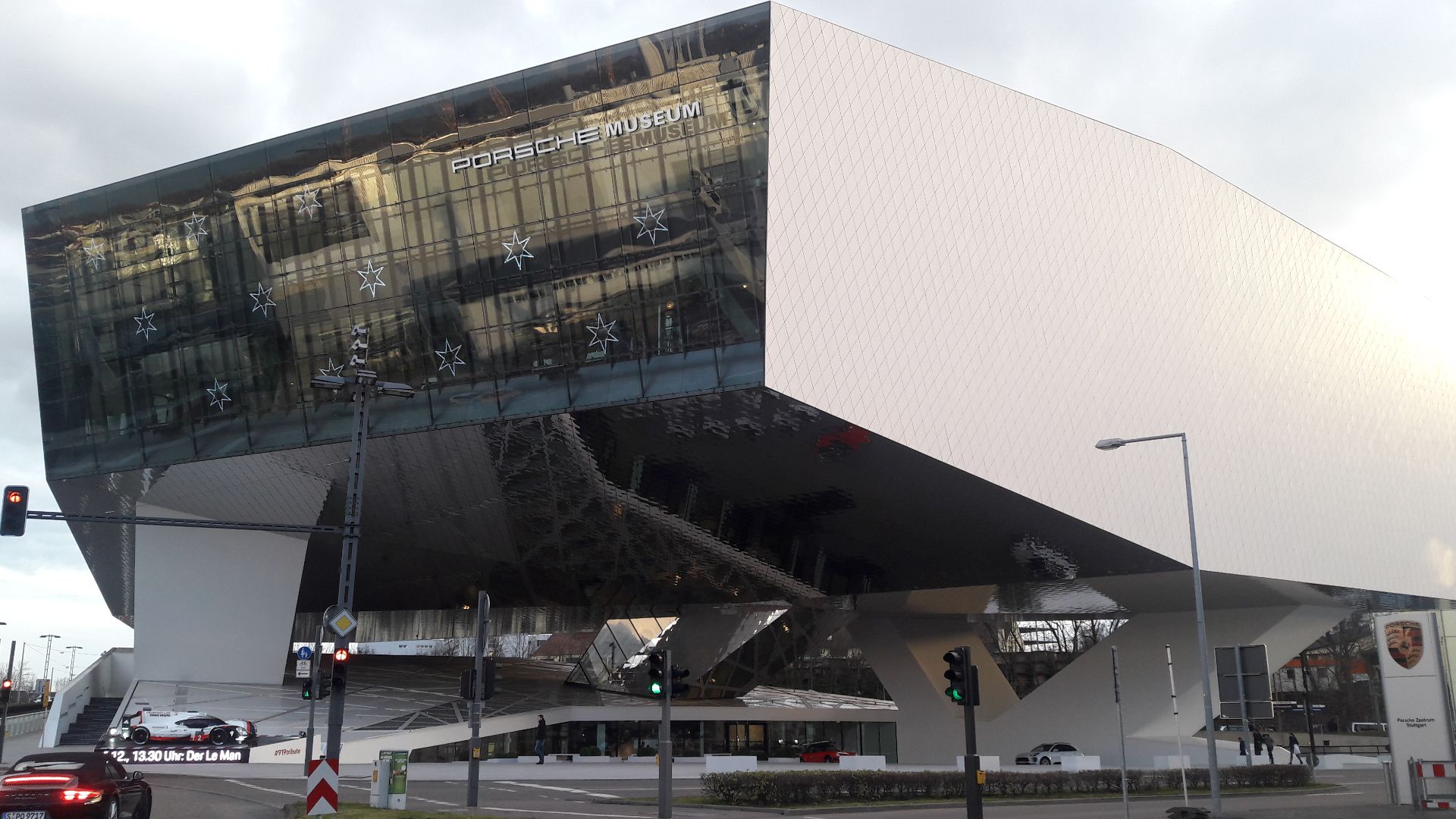 File:Porsche Museum in Stuttgart, Baden-Württemberg - Deutschland.jpg