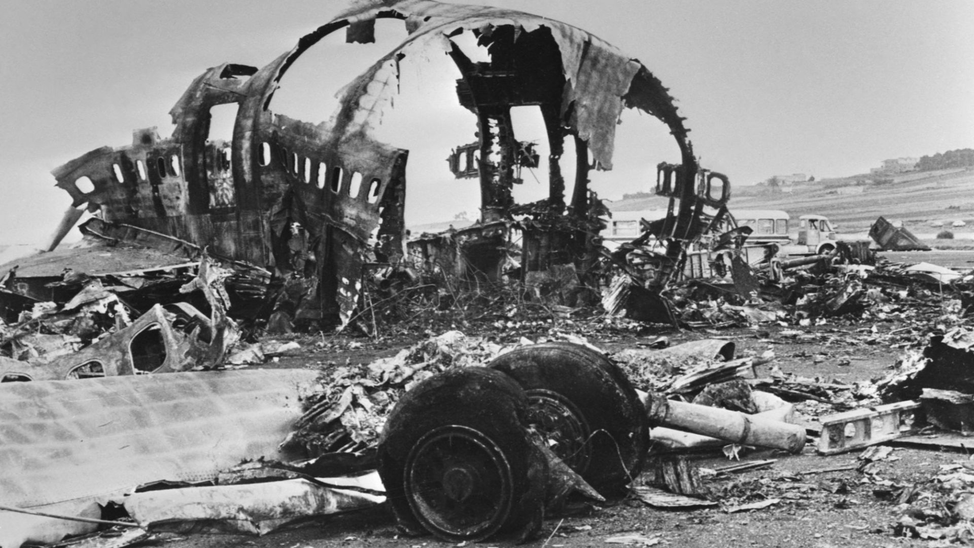 File:Het verongelukte KLM-toestel De Rijn, Bestanddeelnr 929-1005 - cropped.jpg