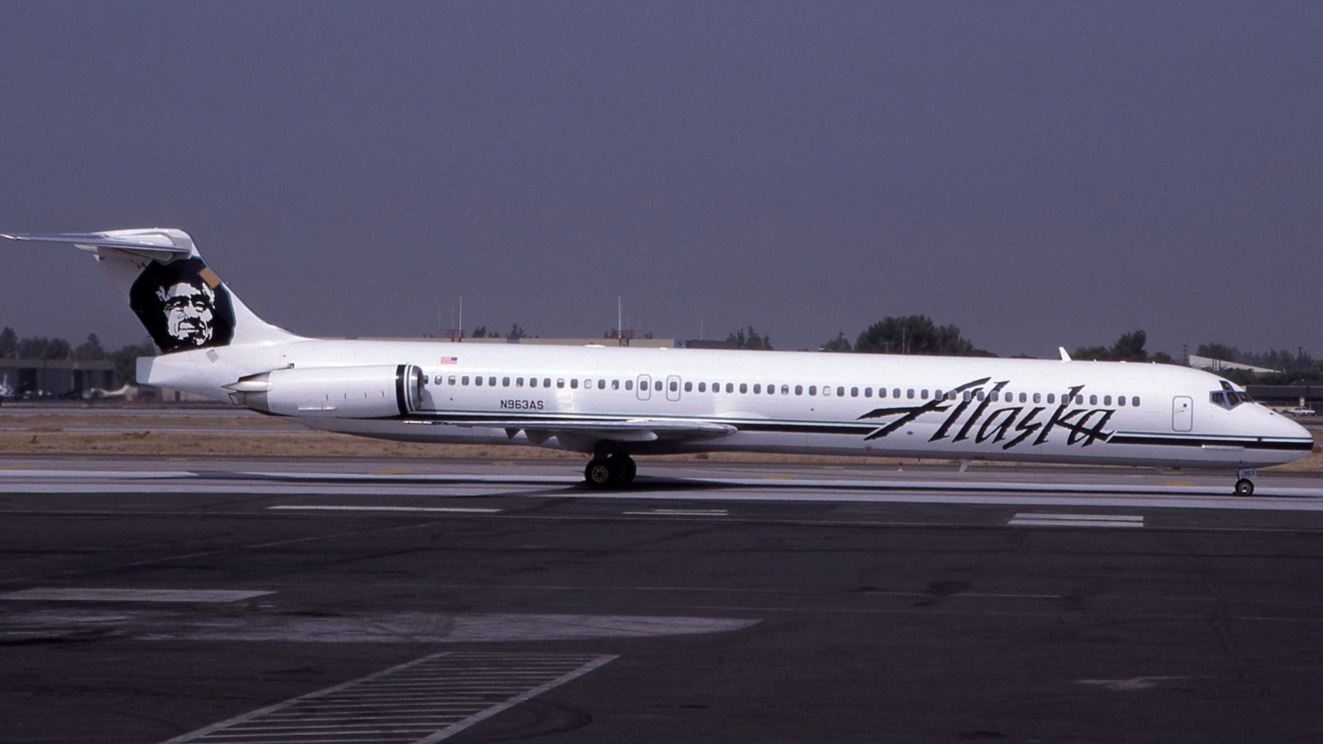 File:Alaska Airlines MD-83 N963AS Santa Ana 15-09-92 (cropped).jpg
