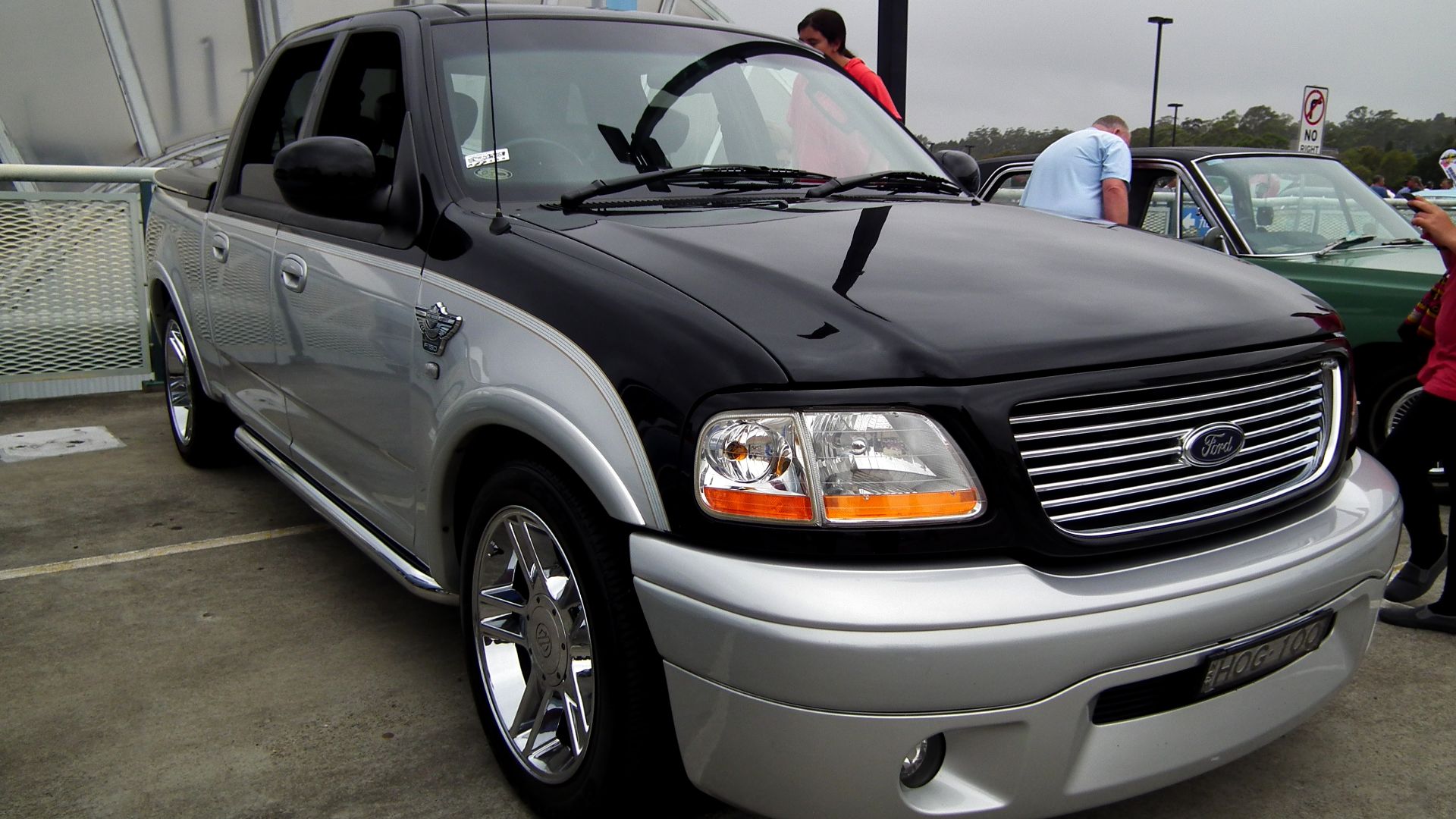 File:2003 Ford F150 Harley-Davidson 100th Anniversary Edition crew cab pickup (8453087726).jpg