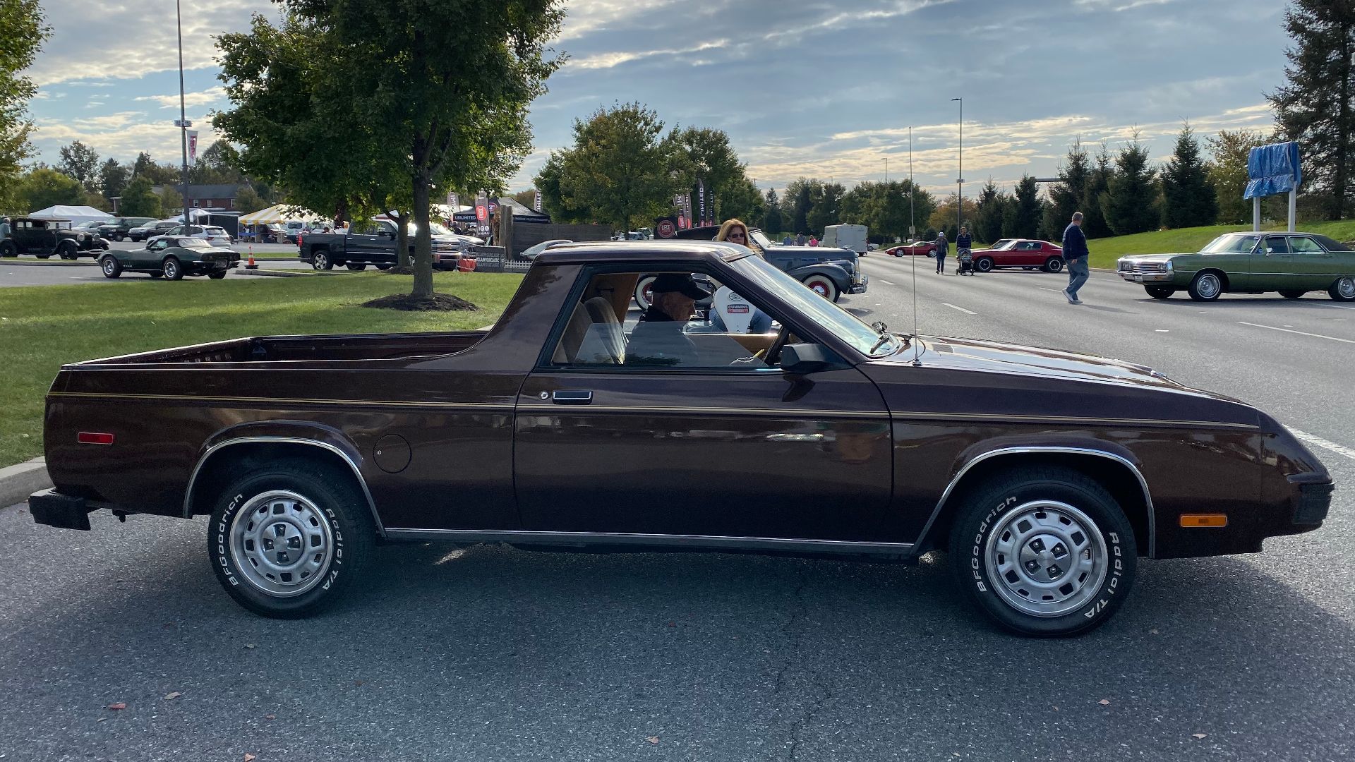 File:1982 Dodge Rampage pickup at 2019 AACA Hershey meet 3of7.jpg