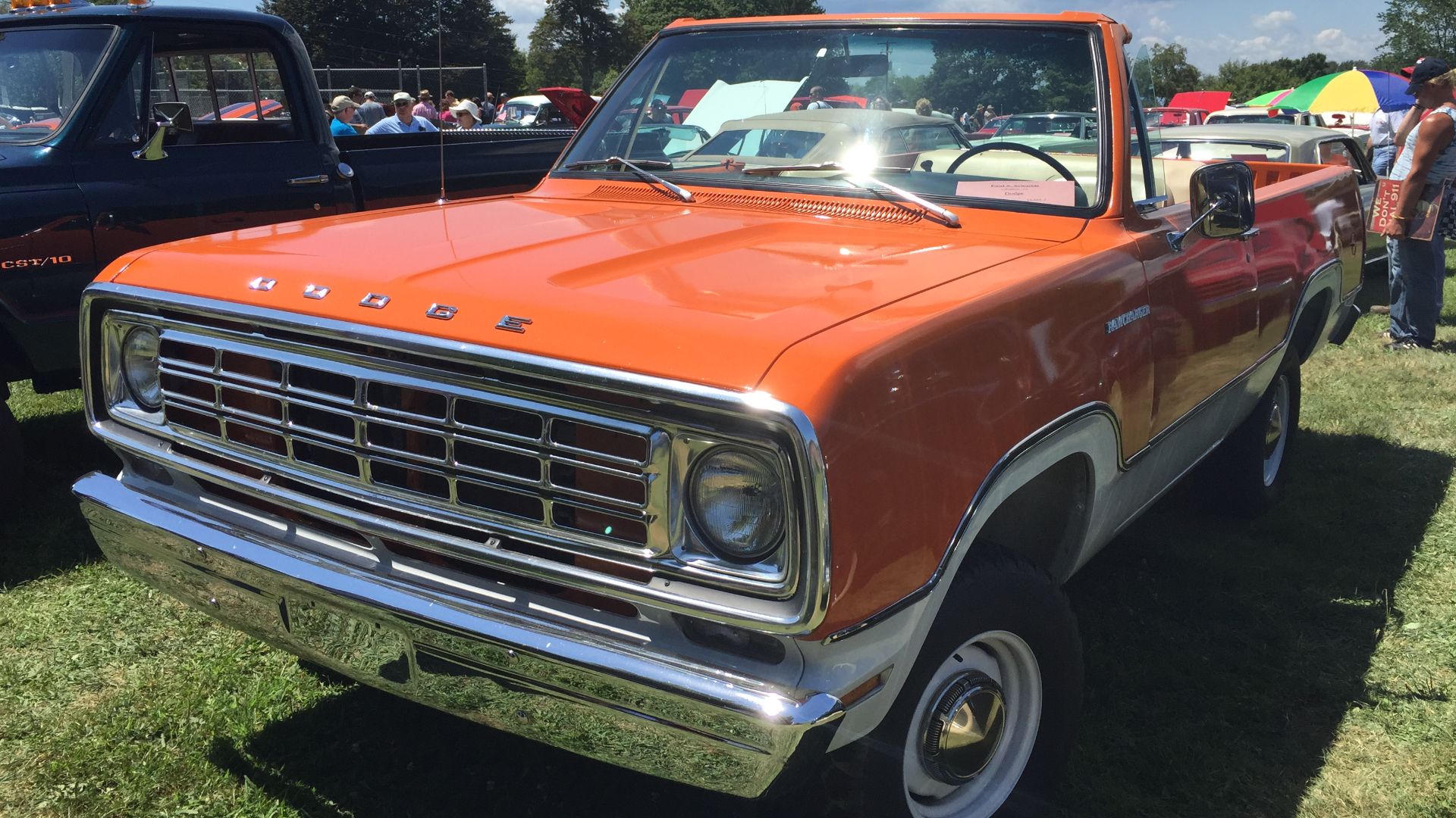 File:1974 Dodge Ramcharger topless SUV at 2015 Macungie show 1of2.jpg