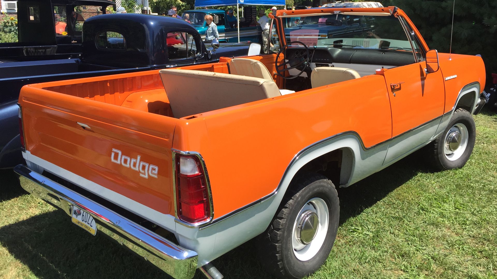 File:1974 Dodge Ramcharger topless SUV at 2015 Macungie show 2of2.jpg