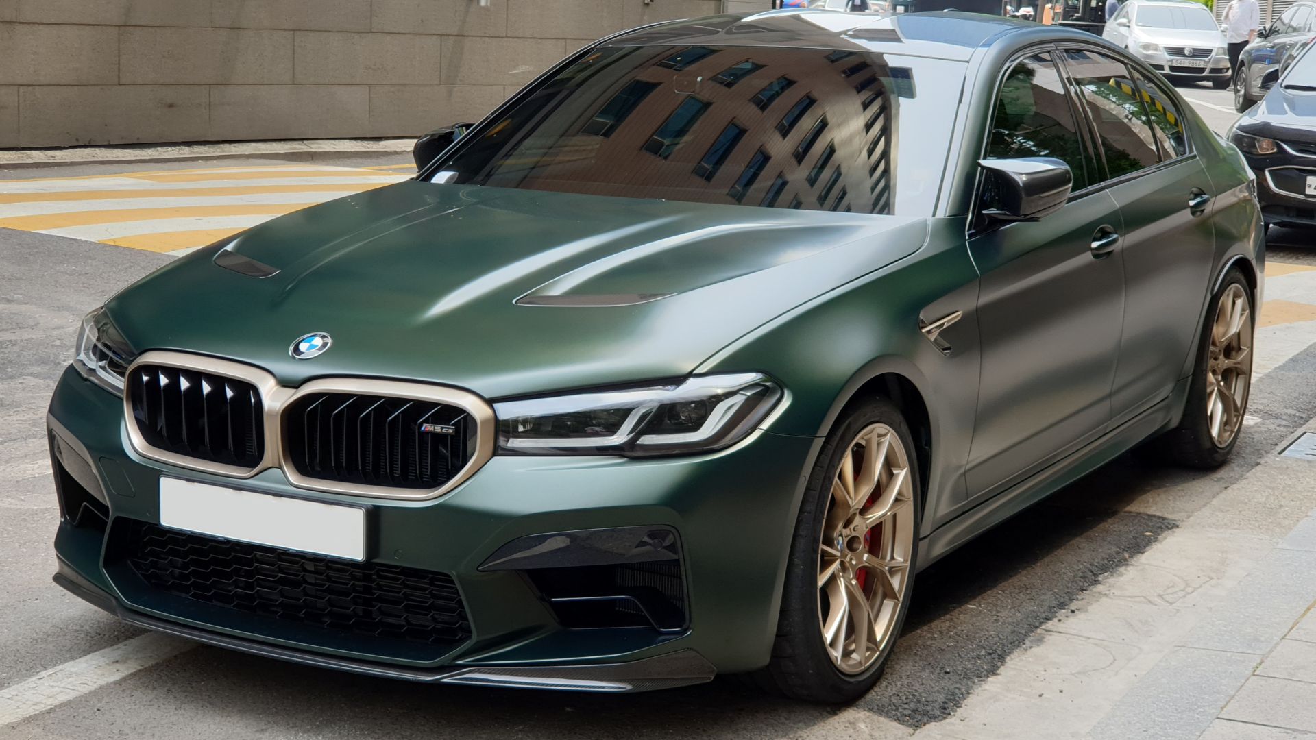 File:BMW F90 M5 CS Frozen Deep Green Metallic (2).jpg