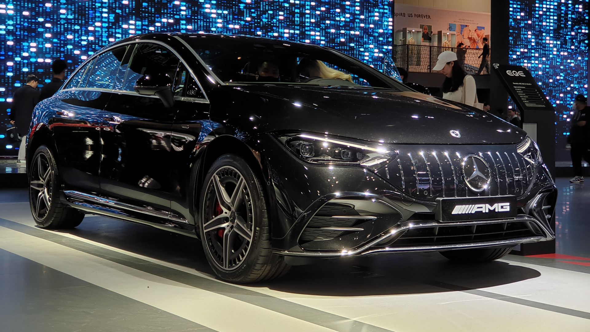 File:Mercedes-AMG V295 EQE 53 4MATIC+ Obsidian Black (2).jpg