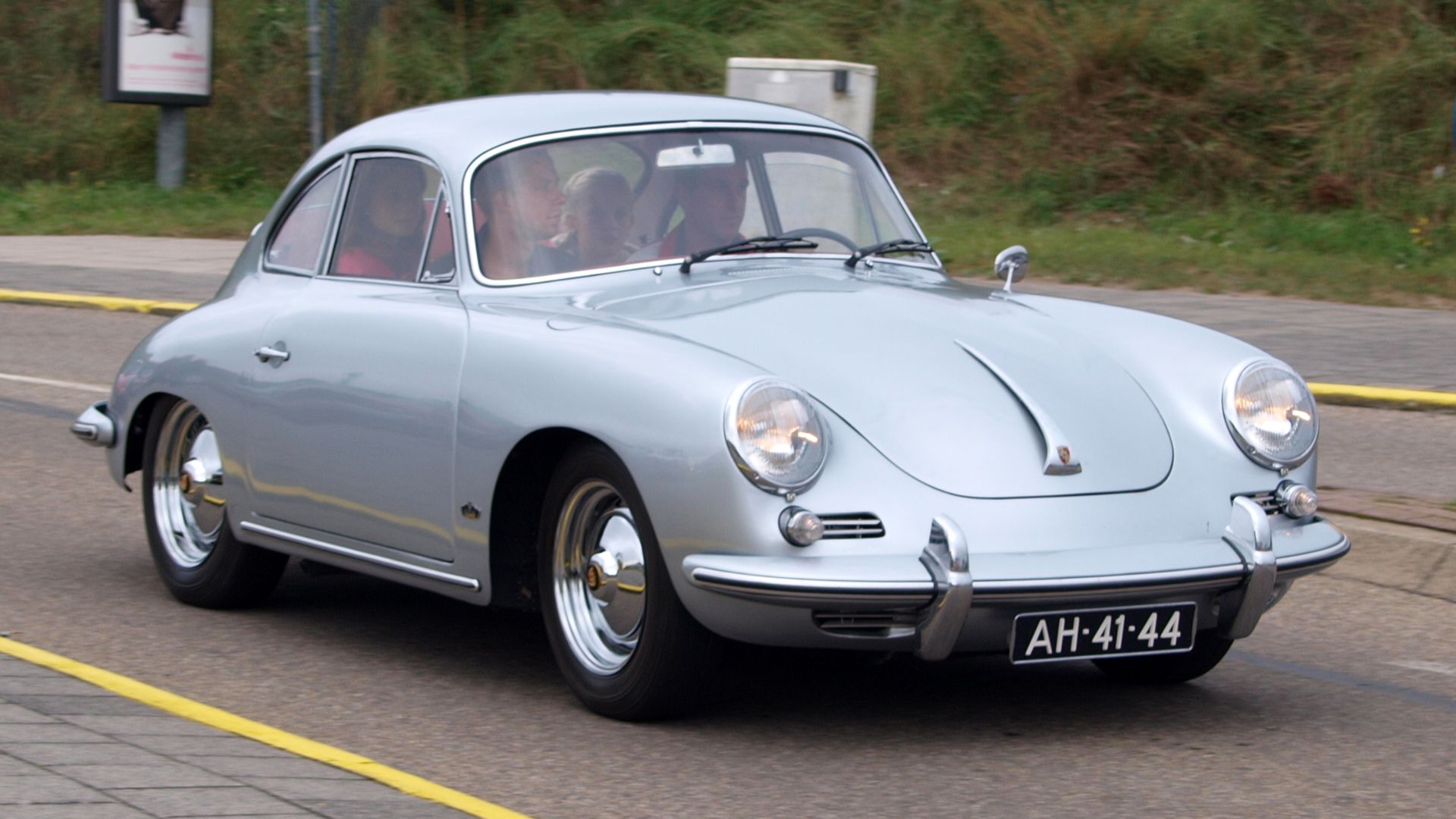 File:Nationale oldtimerdag Zandvoort 2010, 1963 PORSCHE 356A 1600, AH-41-45 pic1.JPG
