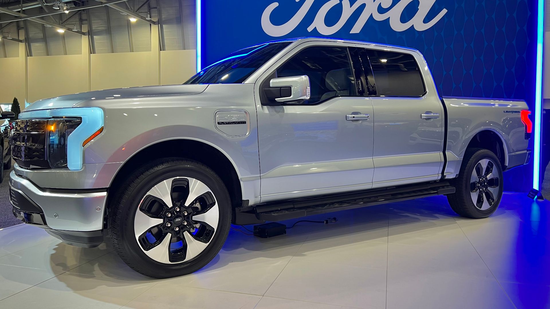 File:2023 Ford F-150 Lightning.jpg