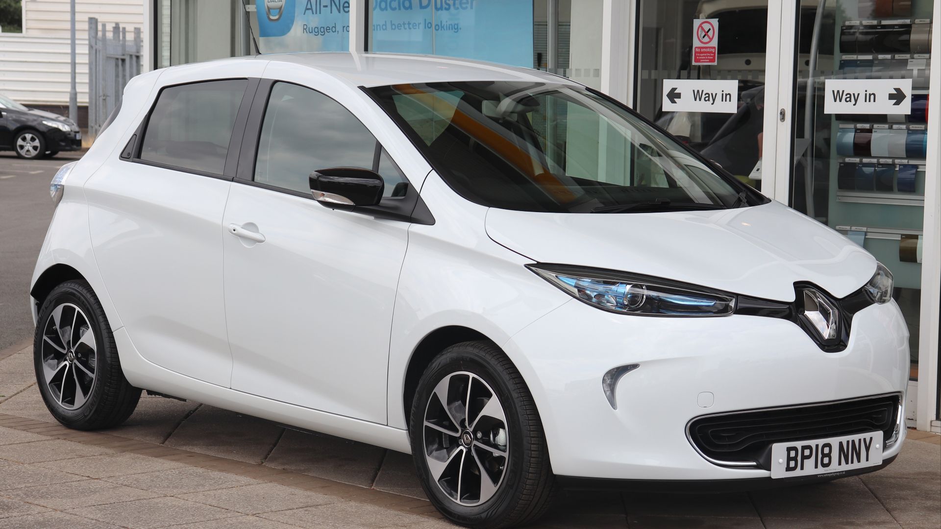 File:2018 Renault ZOE.jpg