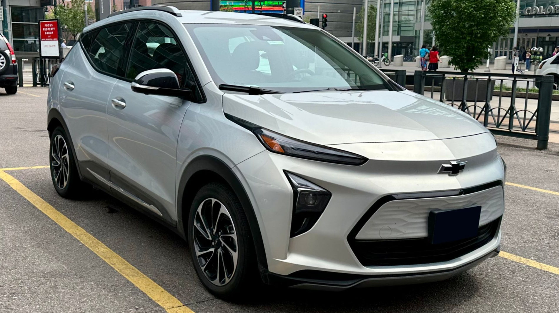 File:0 Chevrolet Bolt EUV 1.jpg