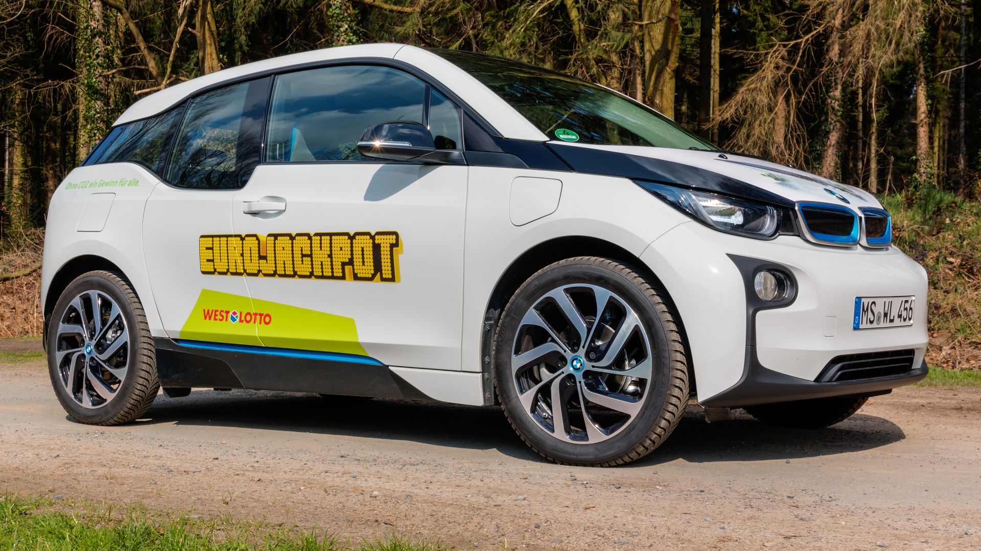 File:Dülmen, Kirchspiel, Visbeck, BMW i3 -- 2016 -- 1631-7.jpg