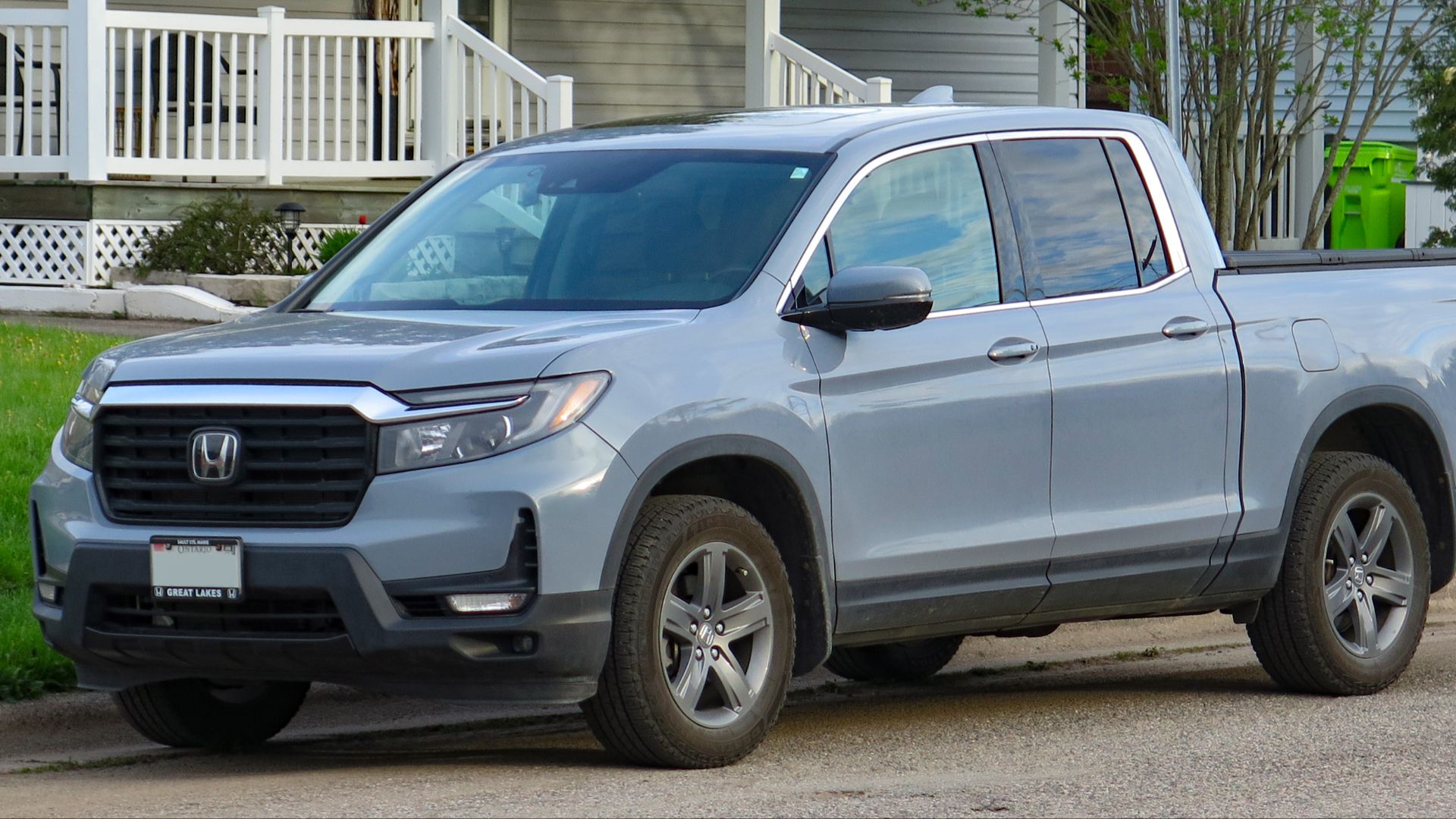 File:2022 Honda Ridgeline Touring in Sonic Gray Pearl, front left, 2024-05-11.jpg