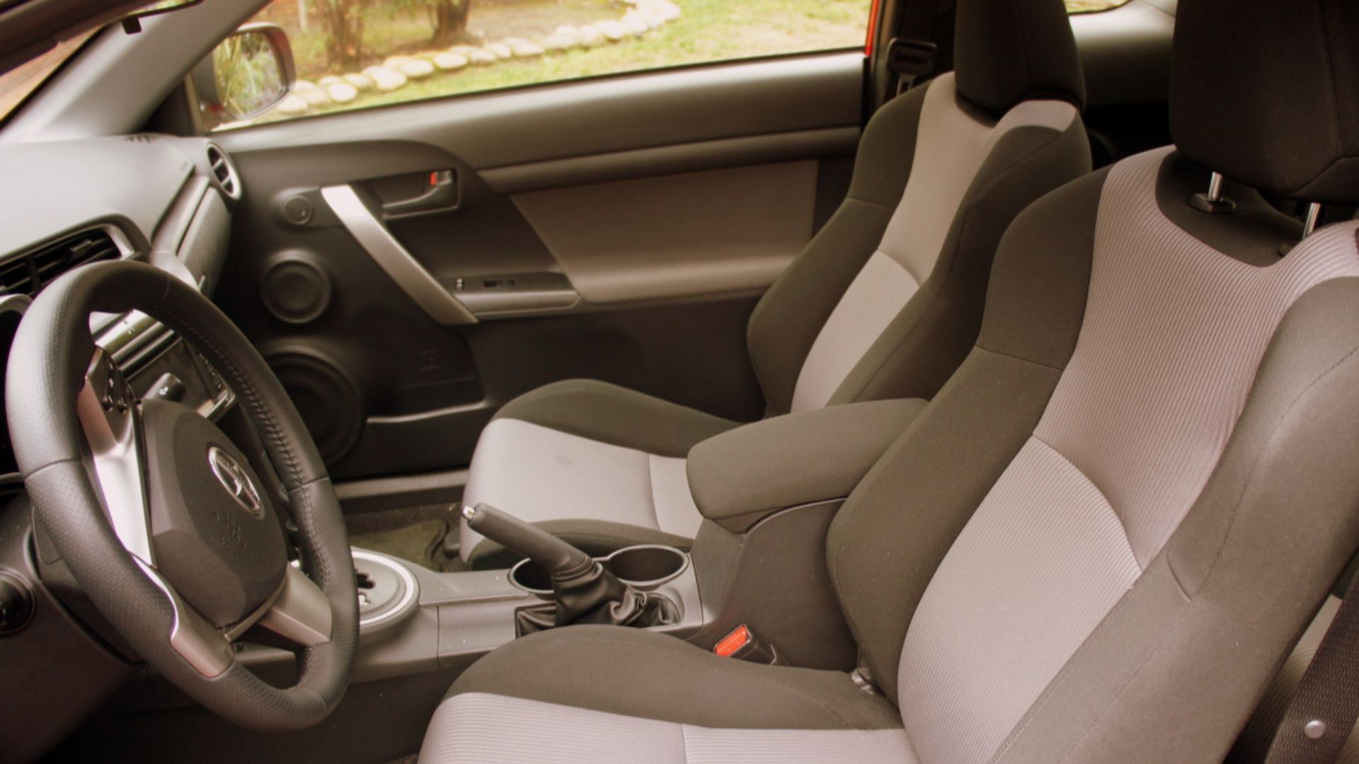 File:Front Seats - 2014 Scion tC (15851813182).jpg
