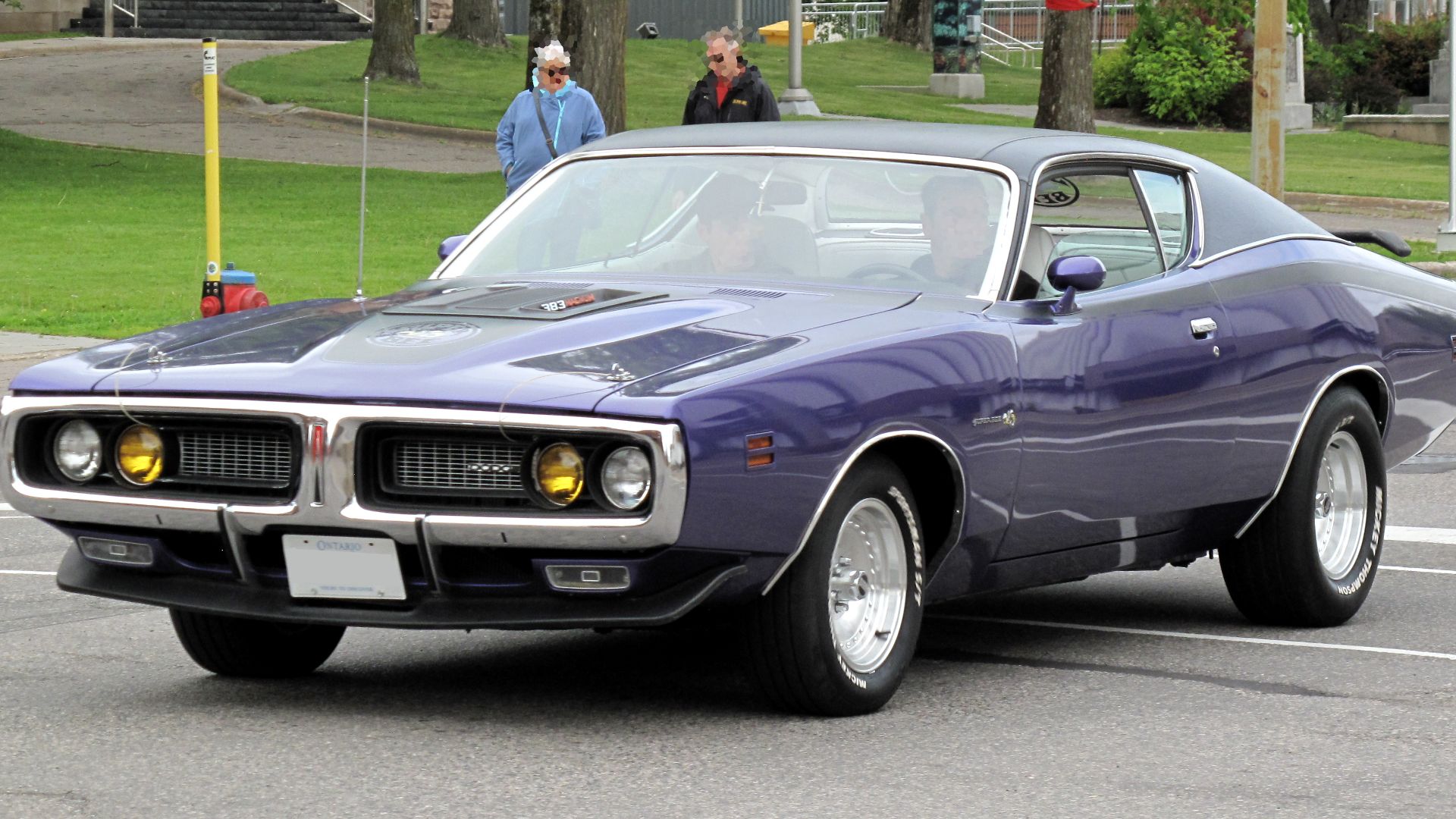 File:1971 Dodge Charger Super Bee in Plum Crazy Iridescent, Front Left, 06-17-2022.jpg