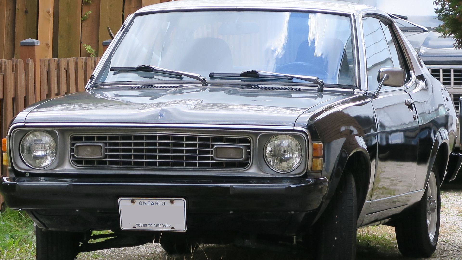 File:1976 Dodge Colt Carousel 2-Door Hardtop in Black, front left, 2024-10-04.jpg