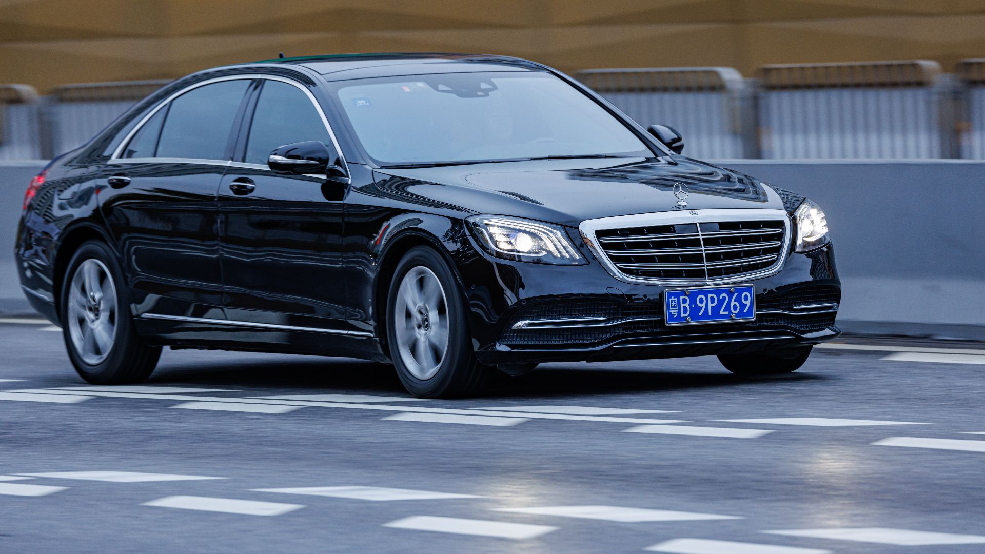 File:MERCEDES-BENZ S-CLASS (V222) China.jpg