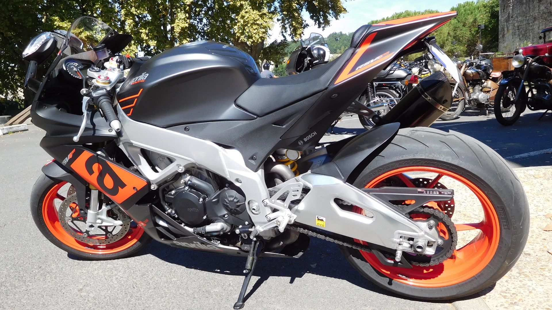 File:Aprilia RSV4 RR (2).jpg