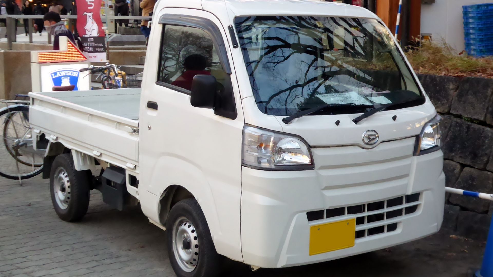 File:Daihatsu HIJET TRUCK High-Roof (EBD-S500P) front.jpg