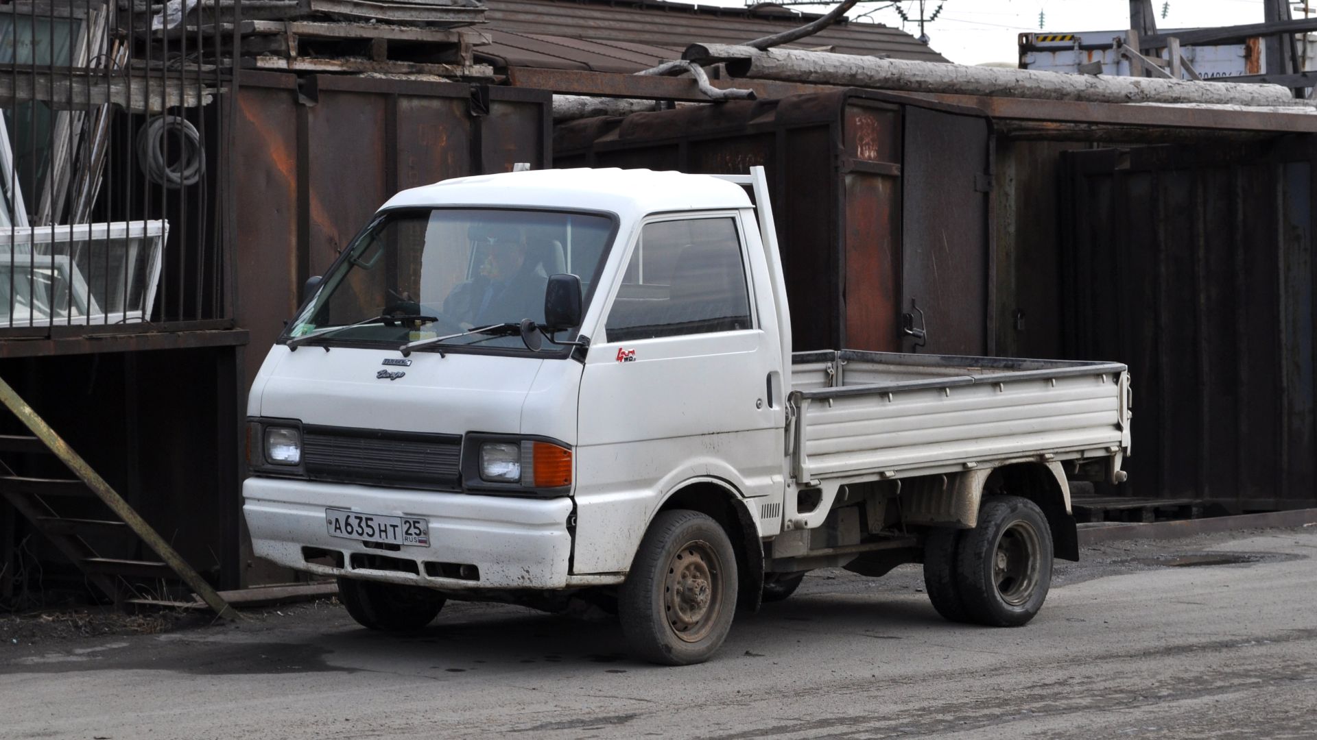 File:White Japan Mini Truck in Russia.jpg