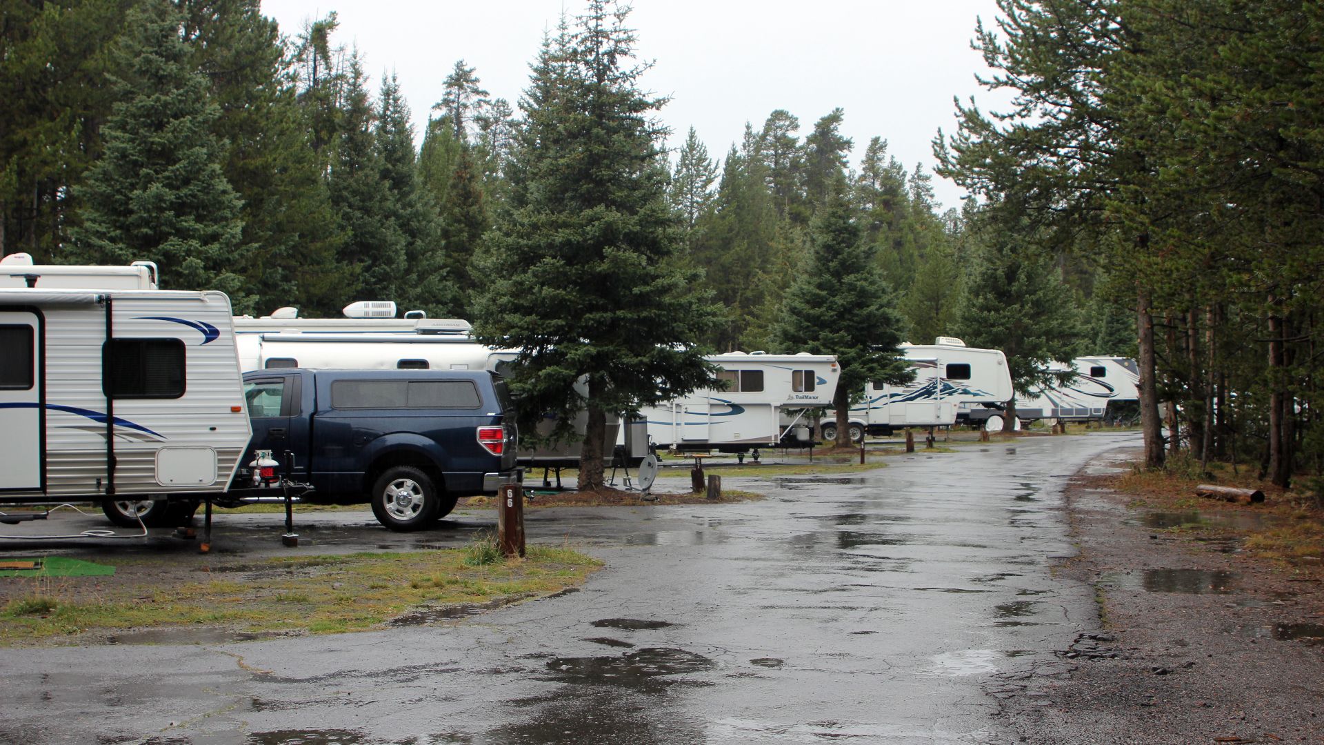 File:RVs at Fishing Bridge RV Park (16689517686).jpg
