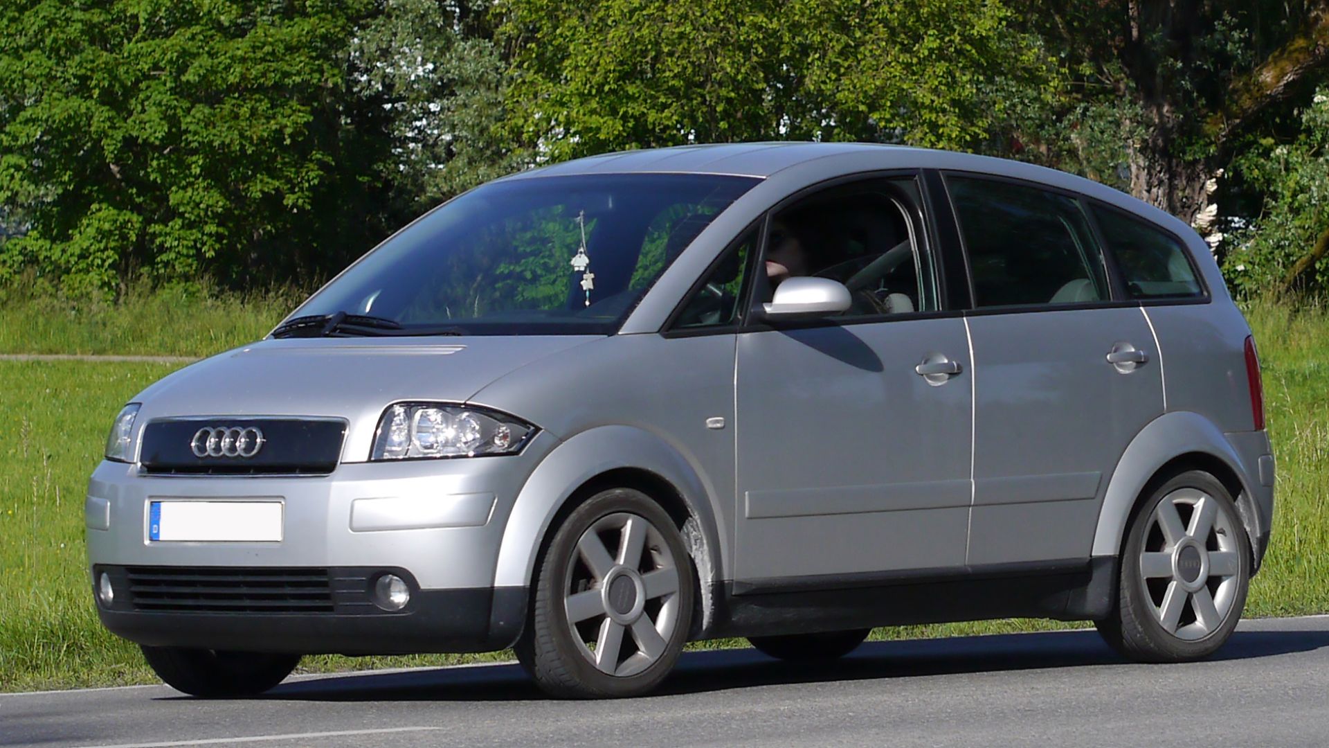 File:Audi A2 8Z.jpg