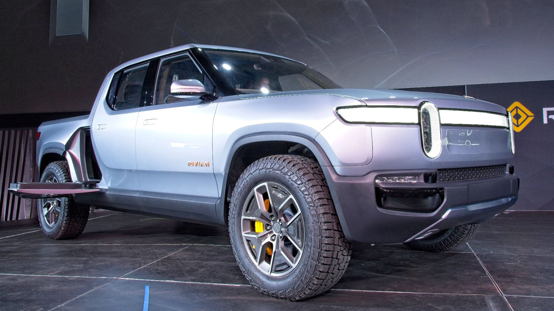 File:Debut of the Rivian R1T pickup at the 2018 Los Angeles Auto Show, November 27, 2018.jpg