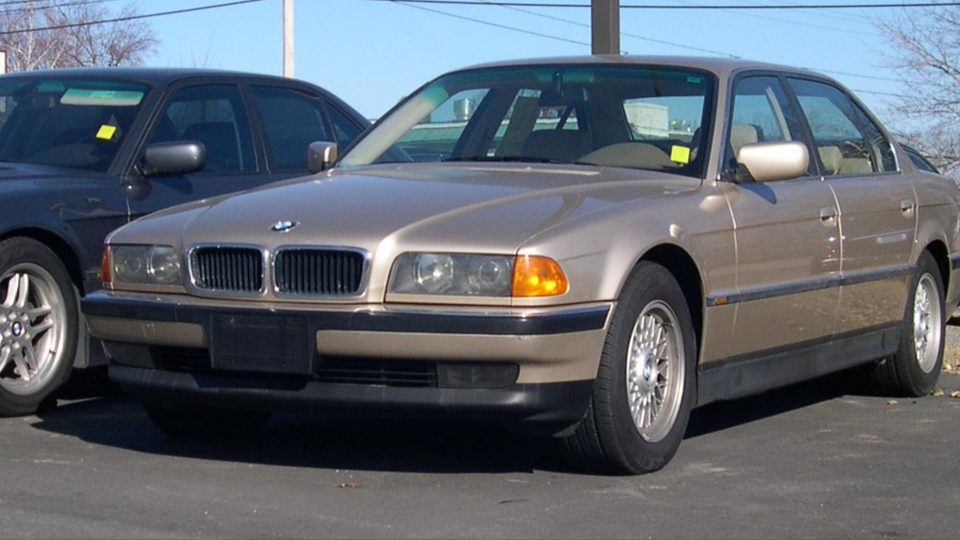 File:2001 BMW 740 iL and 1998 BMW 7 Series.jpg
