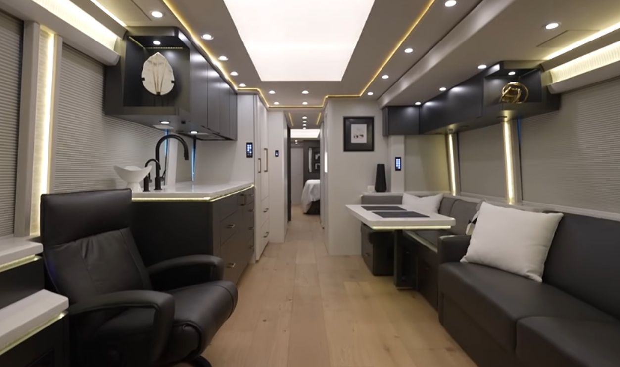 Prevost H3-45 VIP