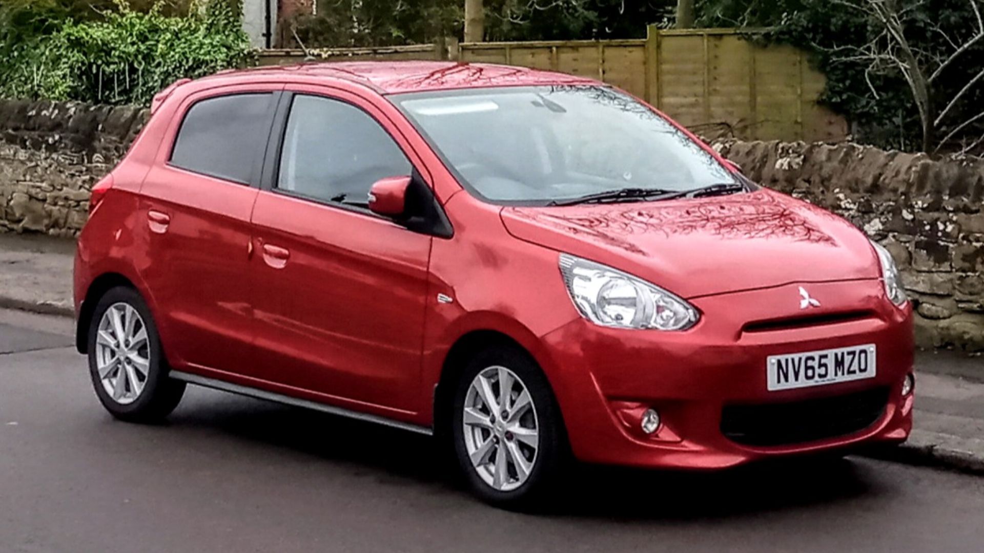 File:Mitsubishi Mirage UK specification.jpg