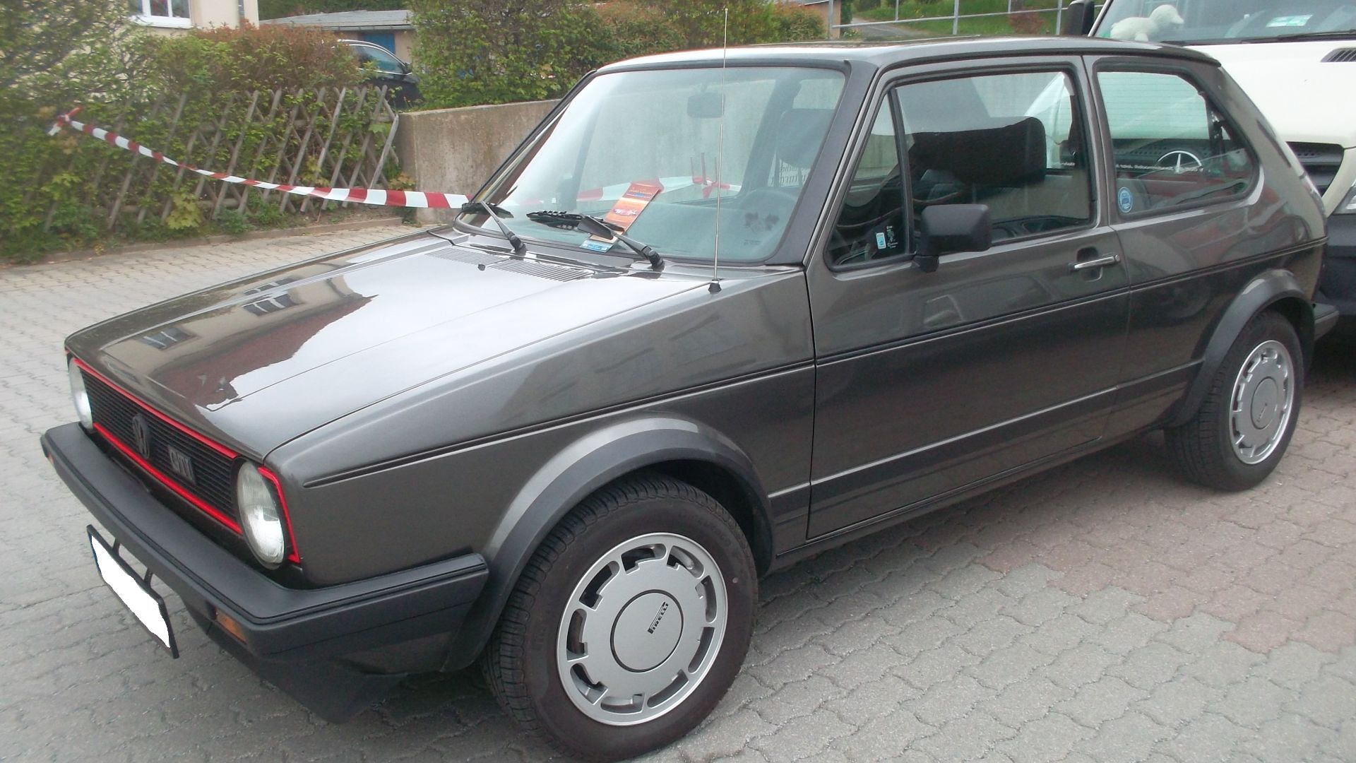 File:VW Golf GTI (side).jpg