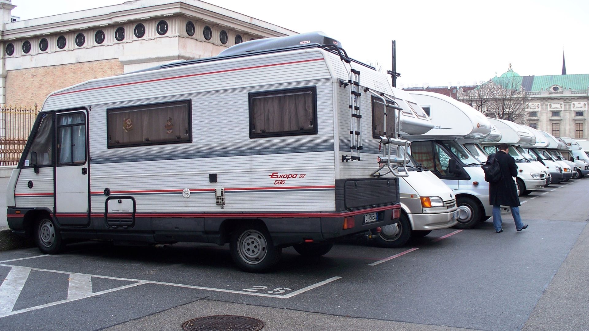 File:Recreational vehicles in Vienna.jpg