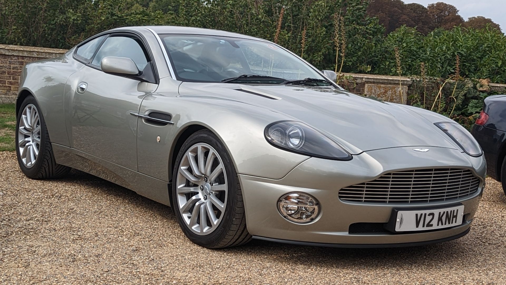 File:2002 Aston Martin Vanquish.jpg