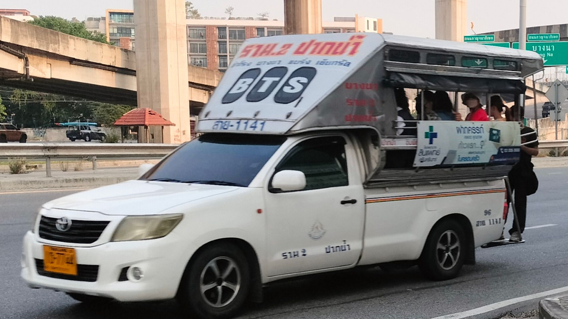 File:HILUX VIGO CHAMP 1141-96.jpg