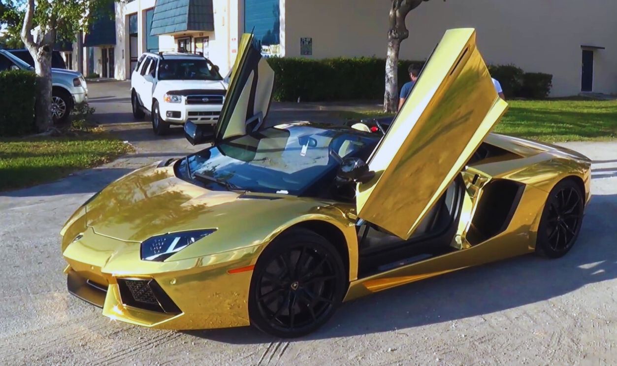Gold Lamborghini Aventador SV