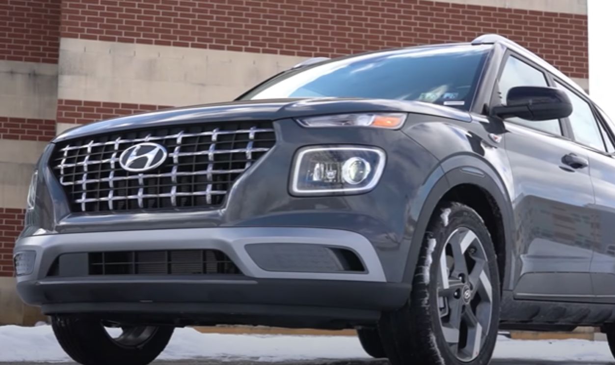 2025 Hyundai Venue SE ($20,200)