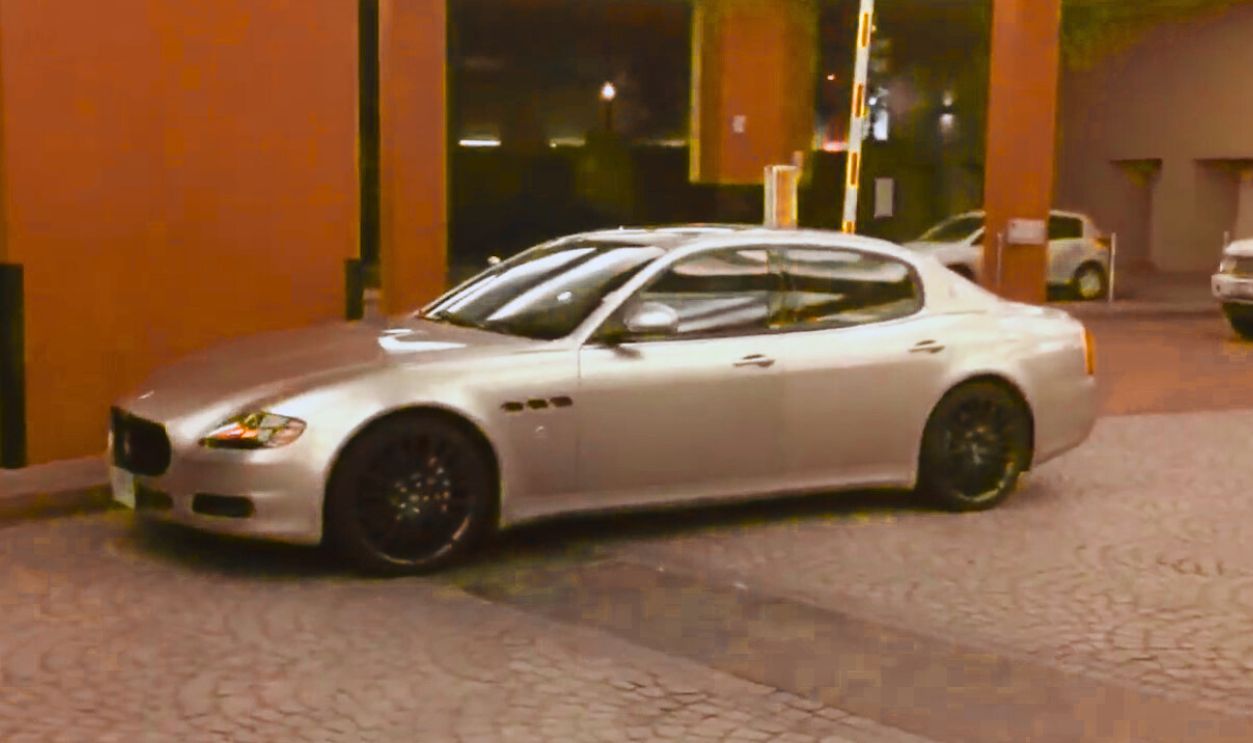 golden/beige Maserati Quattroporte