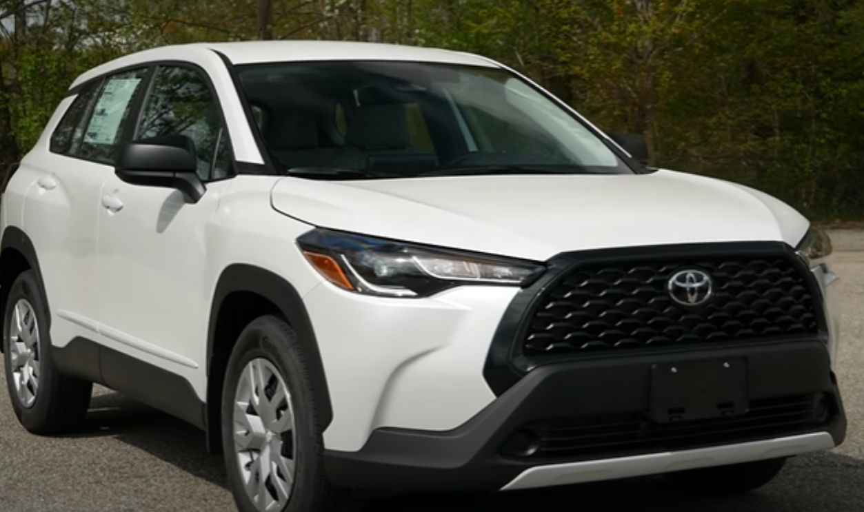 2025 Toyota Corolla Cross L ($24,035)