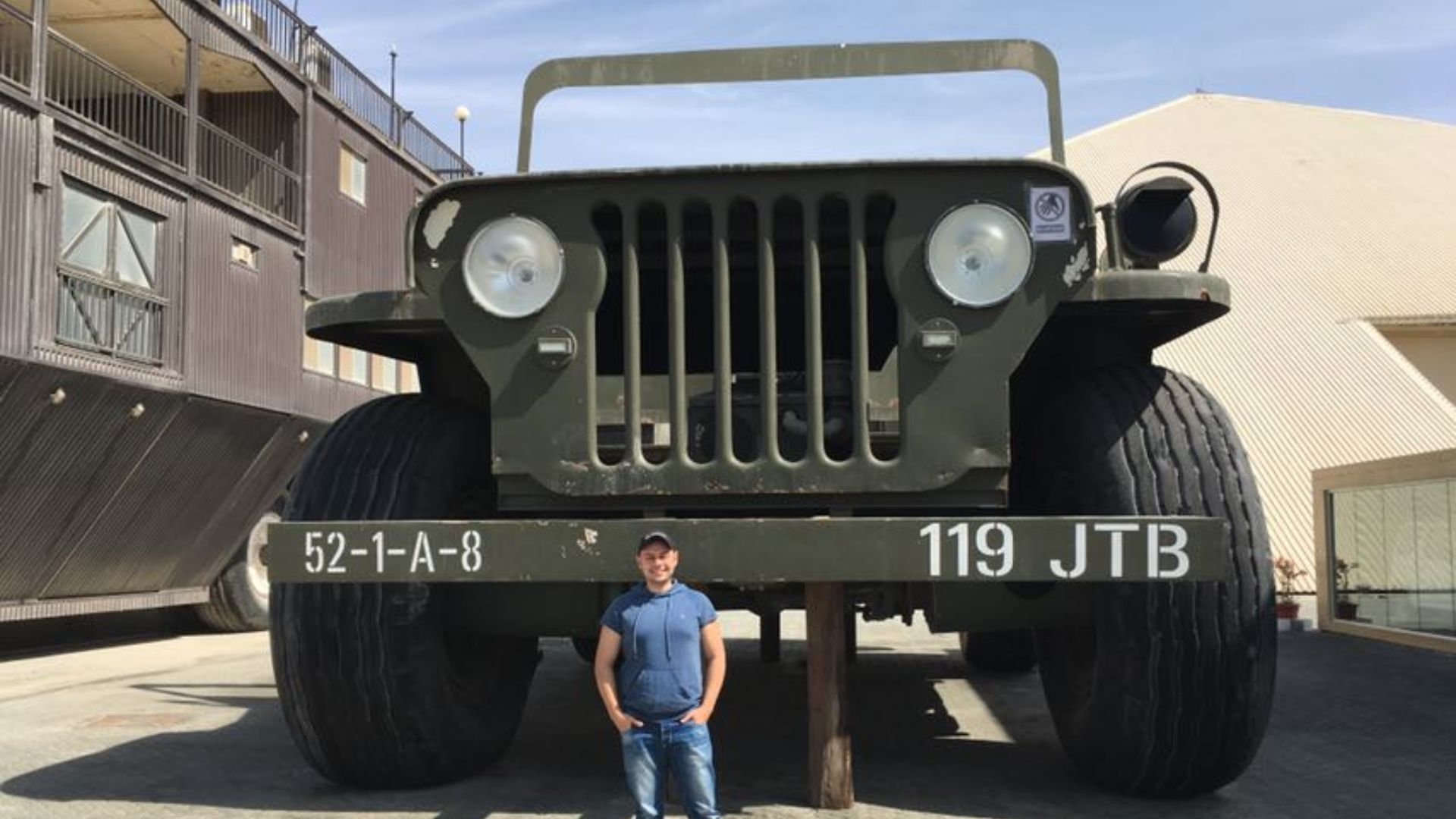 File:A day in car museum Abu Dhabi.jpg