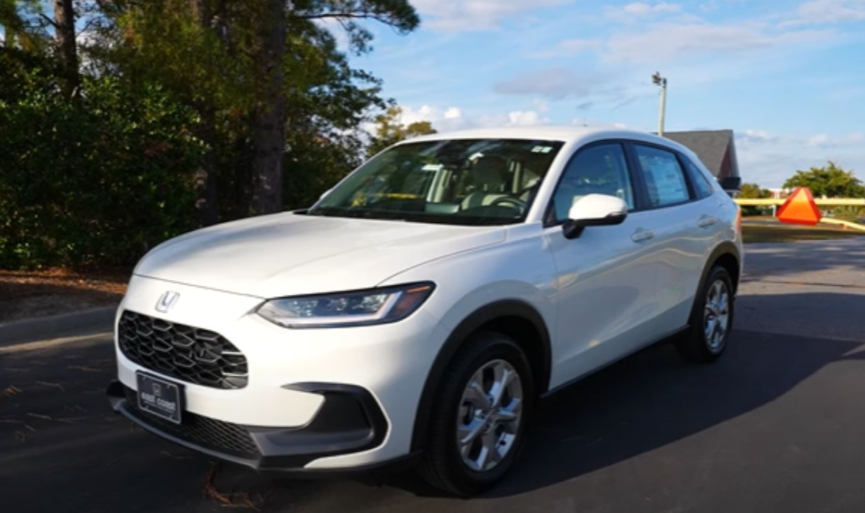 2025 Honda HR-V LX ($25,400)